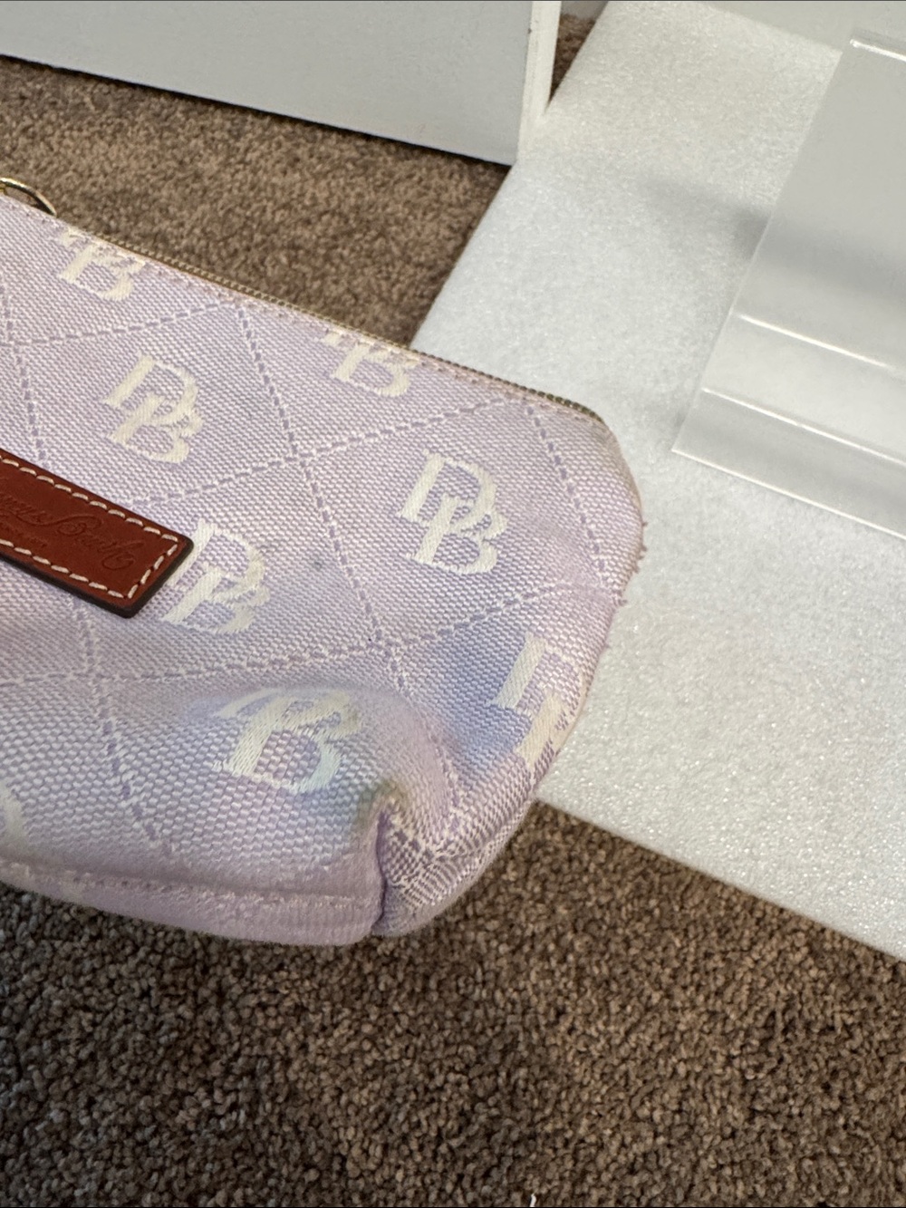 Dooney & Bourke Lavender DB Quilted Zip Cosmetic makeup Pouch bag - Picture 3 of 7
